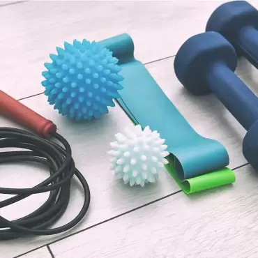 5 noderīgākie fitnesa piederumi treniņiem mājās